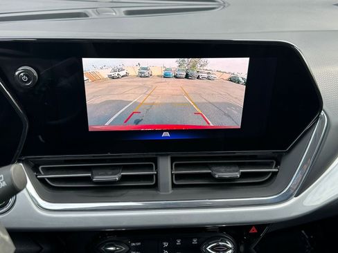 Used 2025 Chevrolet Trax LT image 17