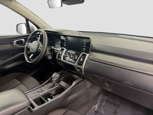 Used 2022 Kia Sorento LX image 30