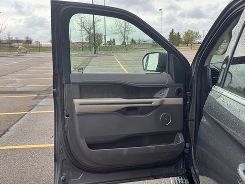Used 2019 Ford Expedition Limited w/ Equipment Group 302A AWD/4WD image 5