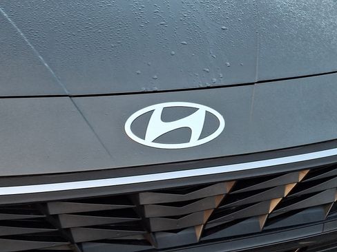 Used 2025 Hyundai Elantra SE FWD image 8