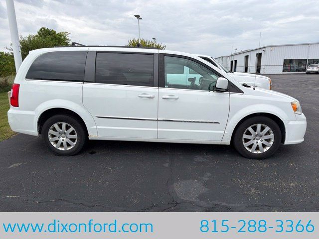 Used 2014 Chrysler Town & Country Touring FWD image 6