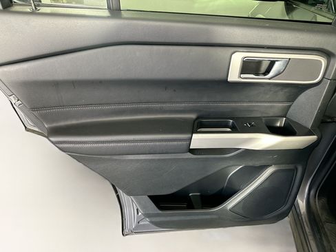 Used 2021 Ford Explorer XLT w/ Equipment Group 202A AWD/4WD image 26