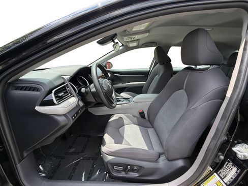 Used 2022 Toyota Camry LE FWD image 9