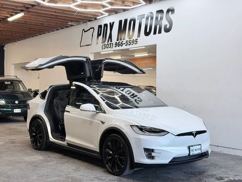 Used 2020 Tesla Model X image 2