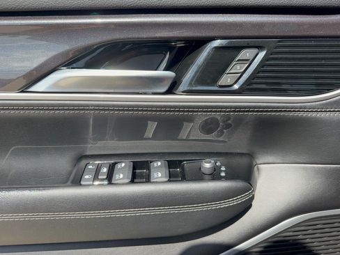 Used 2024 Jeep Wagoneer 2WD image 15
