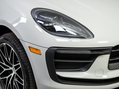New 2026 Porsche Macan AWD/4WD image 38