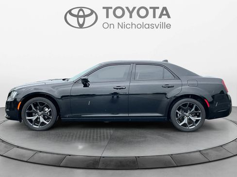 Used 2023 Chrysler 300 Touring w/ Sport Appearance Package RWD image 3