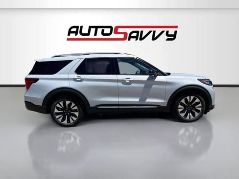 Used 2025 Ford Explorer Platinum w/ LUX Leather Package AWD/4WD image 8