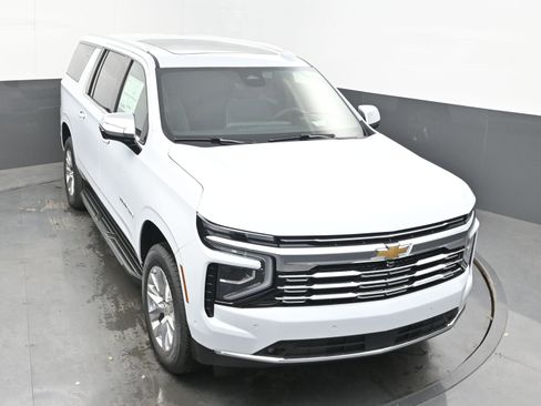 New 2026 Chevrolet Suburban Premier image 32