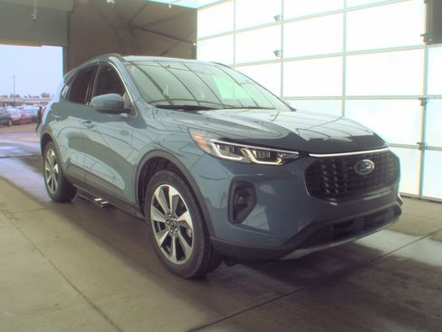 Used 2024 Ford Escape Platinum image 4