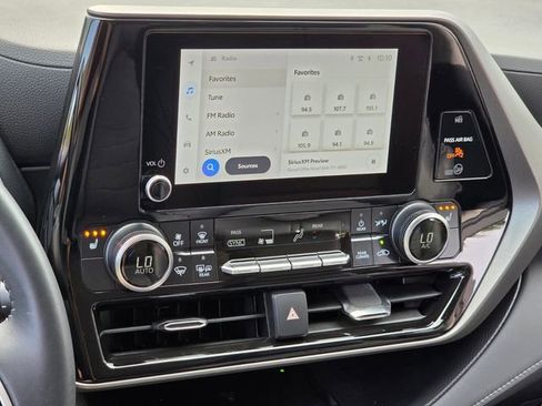 Used 2025 Toyota Highlander XLE AWD/4WD image 23