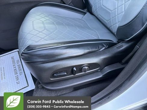 Used 2020 Chevrolet Equinox LT image 25