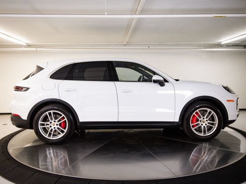 Used 2024 Porsche Cayenne S AWD/4WD image 8
