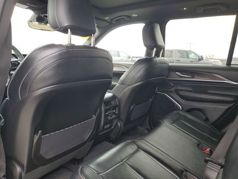 Used 2023 Jeep Grand Cherokee Overland image 12