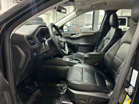 Used 2025 Ford Escape Platinum image 13