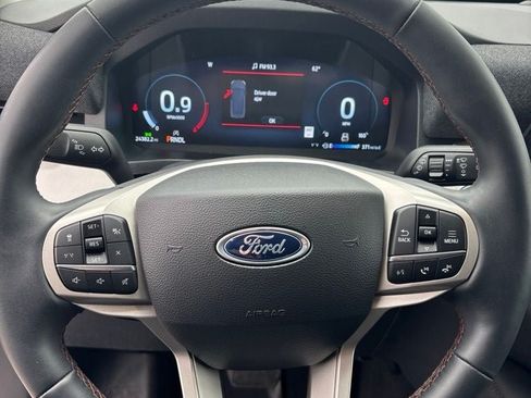 Used 2025 Ford Explorer Active AWD/4WD image 15