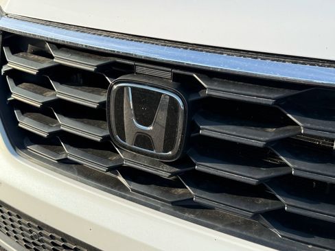 Used 2025 Honda Pilot EX-L image 8
