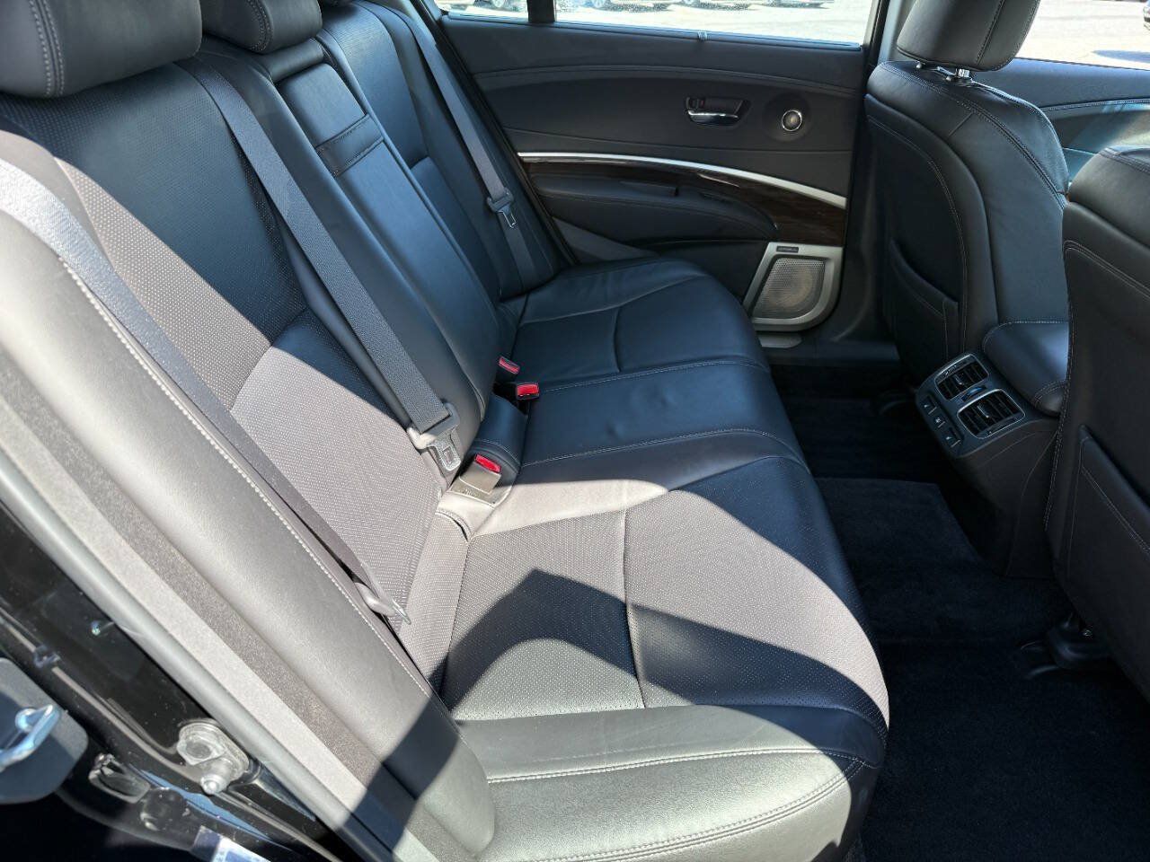 Used 2015 Acura RLX w/ Advance Package FWD image 33