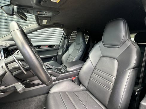 Certified 2024 Porsche Cayenne Turbo GT AWD/4WD image 5