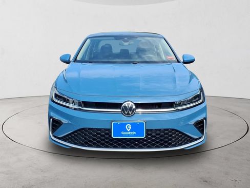 Used 2025 Volkswagen Jetta SE FWD image 3