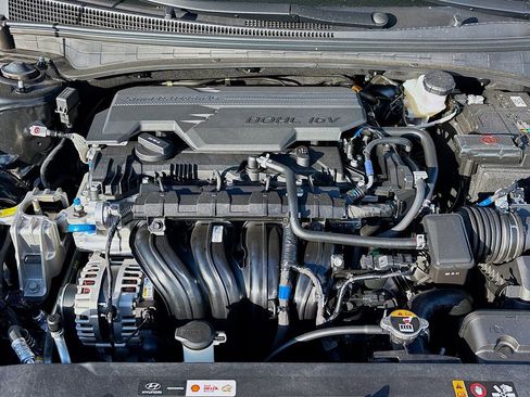 New 2025 Hyundai Elantra Limited w/ Cargo Package image 32