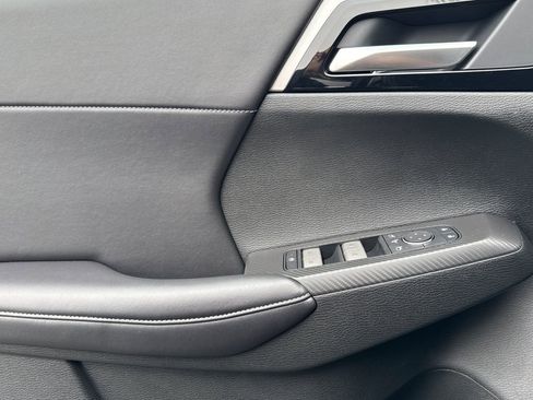 New 2025 Mitsubishi Outlander SE image 10