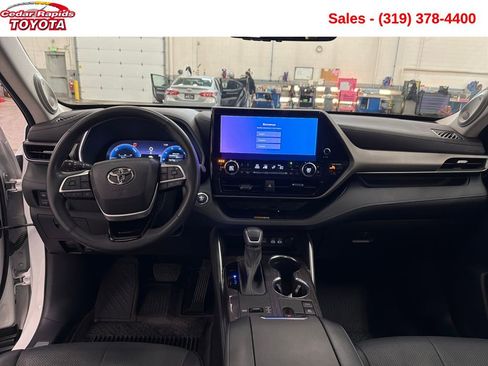 Used 2023 Toyota Highlander Limited image 13
