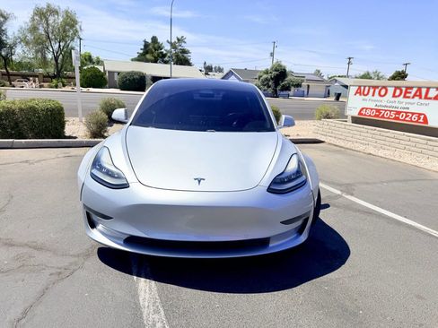 Used 2018 Tesla Model 3 Long Range RWD image 2