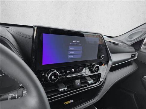 Certified 2025 Toyota Highlander Limited image 14