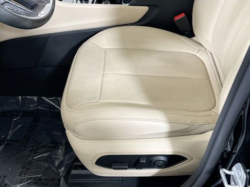 Used 2022 Jeep Grand Cherokee Limited w/ Luxury Tech Group II image 19