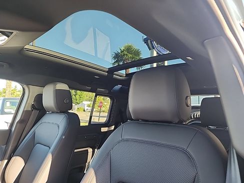 New 2026 Land Rover Defender 110 X-Dynamic SE AWD/4WD image 22