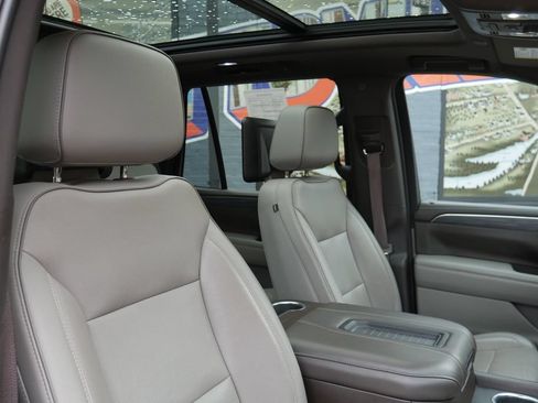 Used 2021 GMC Yukon SLT w/ SLT Premium Package AWD/4WD image 11