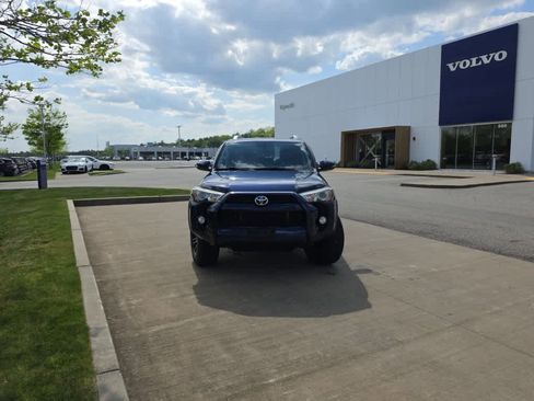Used 2016 Toyota 4Runner SR5 Premium AWD/4WD image 3