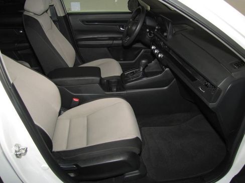 Used 2023 Honda CR-V LX image 14