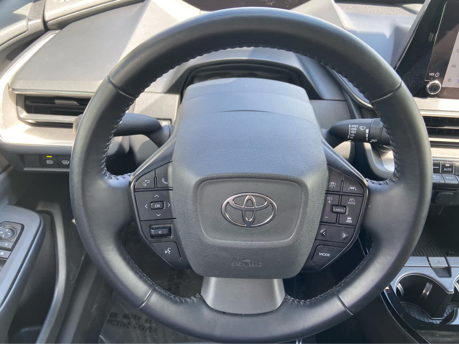 Used 2024 Toyota Prius LE FWD image 19