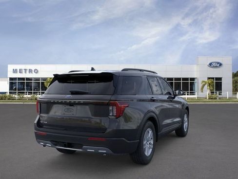 New 2026 Ford Explorer Active RWD image 8