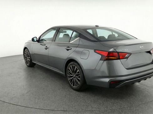 Used 2025 Nissan Altima 2.5 SV FWD image 6