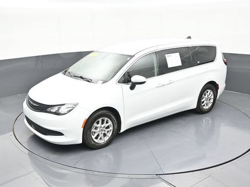 Used 2022 Chrysler Voyager LX FWD image 65