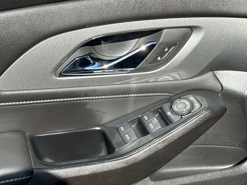 Used 2023 Chevrolet Traverse LT image 10