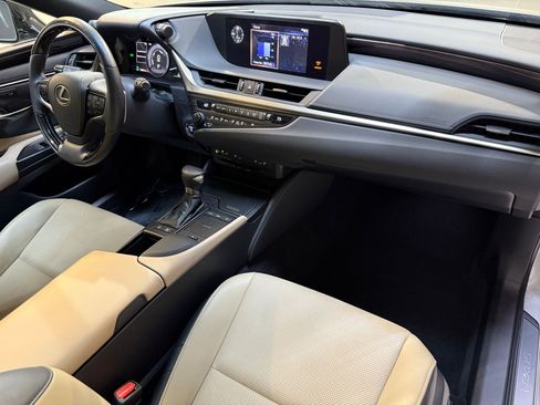 Used 2020 Lexus ES 300h w/ Premium Package image 47