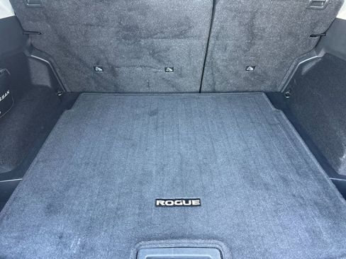 Used 2023 Nissan Rogue SV image 16