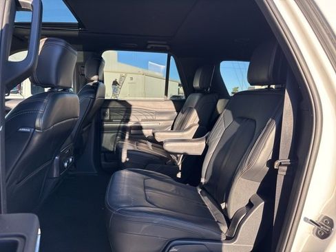 Used 2022 Ford Expedition Max Platinum image 12