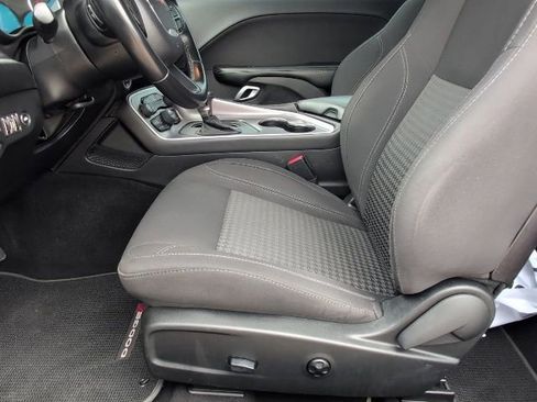 Used 2019 Dodge Challenger SXT RWD image 9