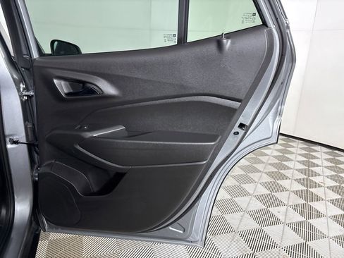 Used 2025 Chevrolet Trax RS w/ Sunroof Package image 24