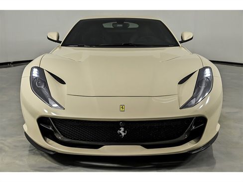 Used 2019 Ferrari 812 Superfast RWD image 4