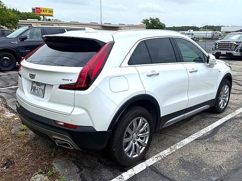 Used 2021 Cadillac XT4 Premium Luxury FWD image 2