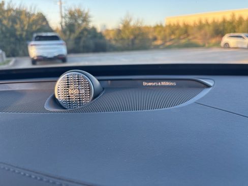 Certified 2025 Volvo XC90 T8 Ultra w/ Lounge Package image 25