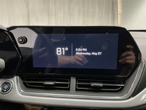 New 2026 Chevrolet Trax LT w/ Sunroof Package FWD image 13