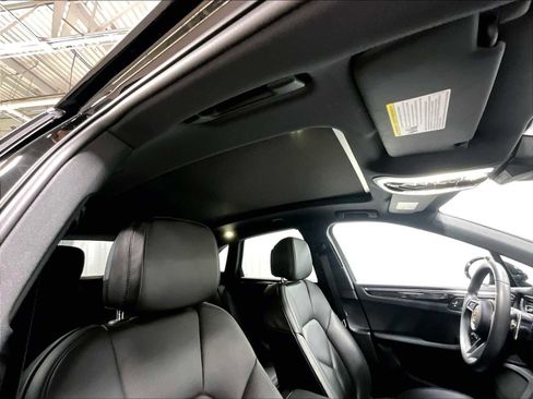 Used 2025 Porsche Macan w/ Premium Package Plus image 27