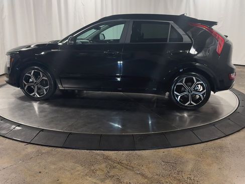 Certified 2025 Kia Niro SX Touring image 6